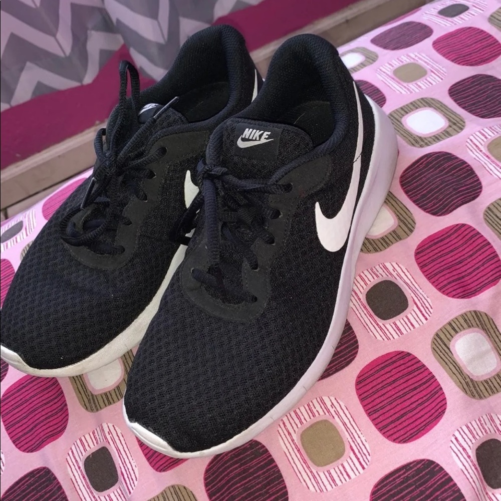 Nikes size 6.5Y